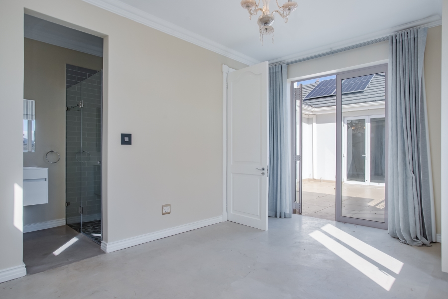 To Let 4 Bedroom Property for Rent in Val De Vie Estate Western Cape